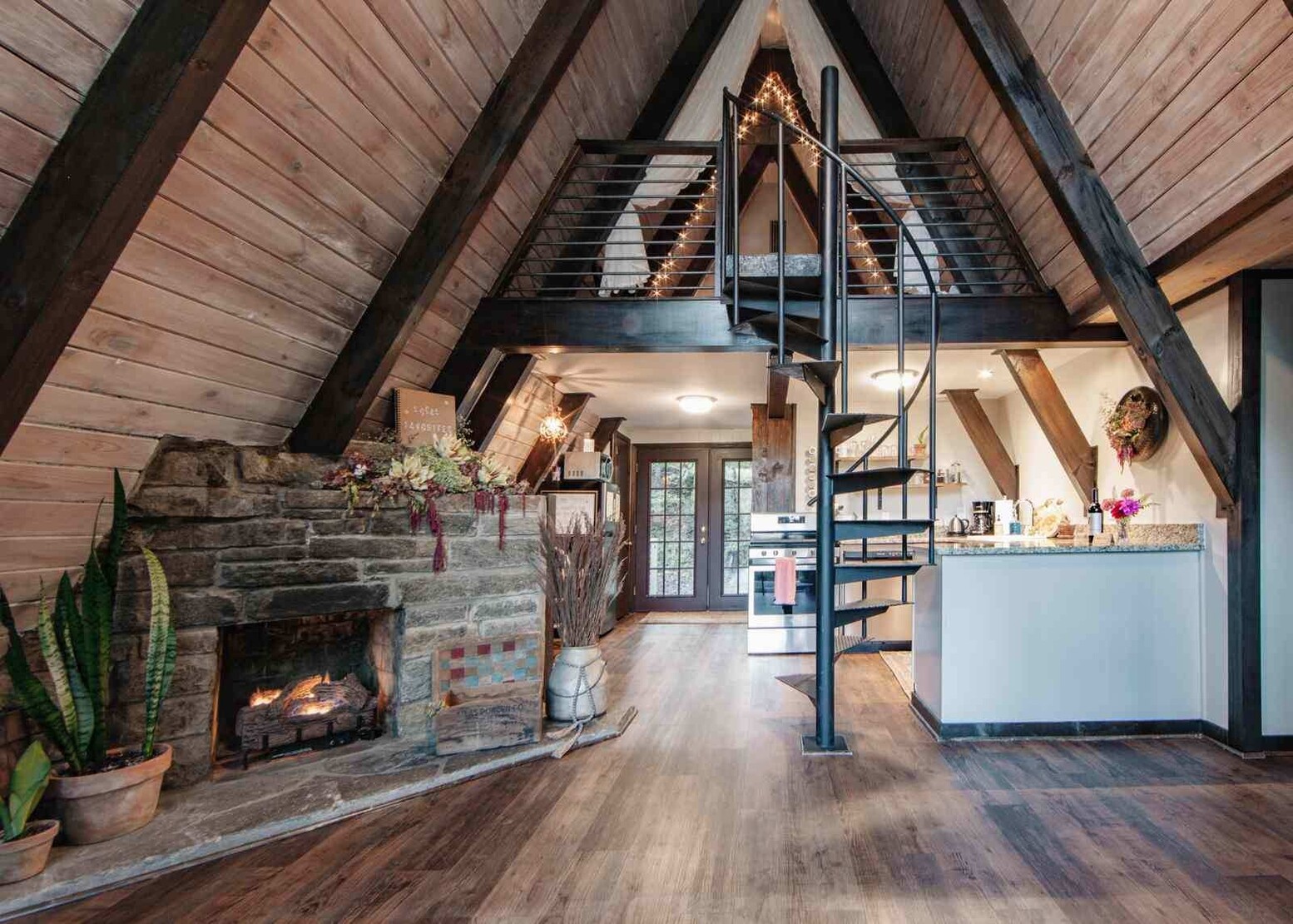 Дизайн интерьера домов A-frame